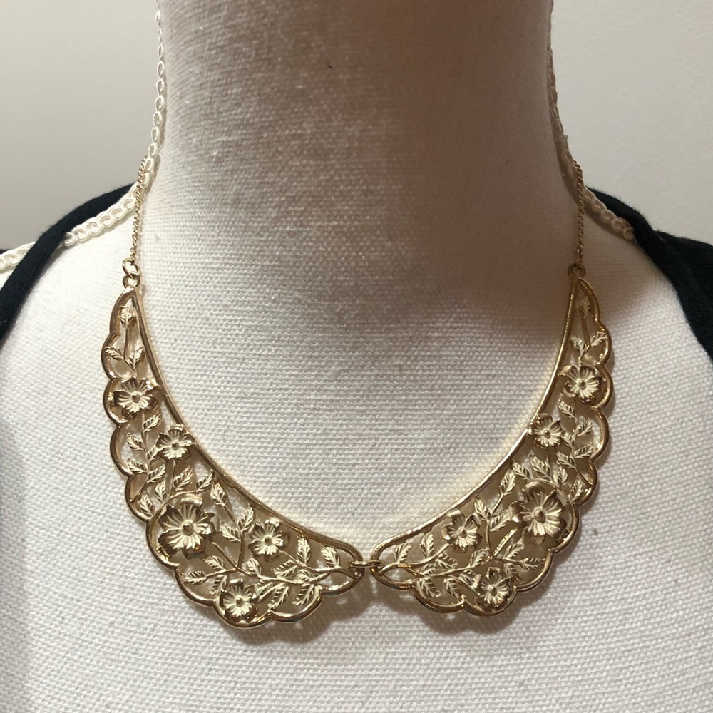 Collar necklace